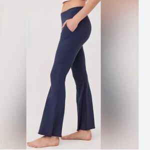 NWT Outdoor Voices Kick Flare ribbed leggings Dark Sky